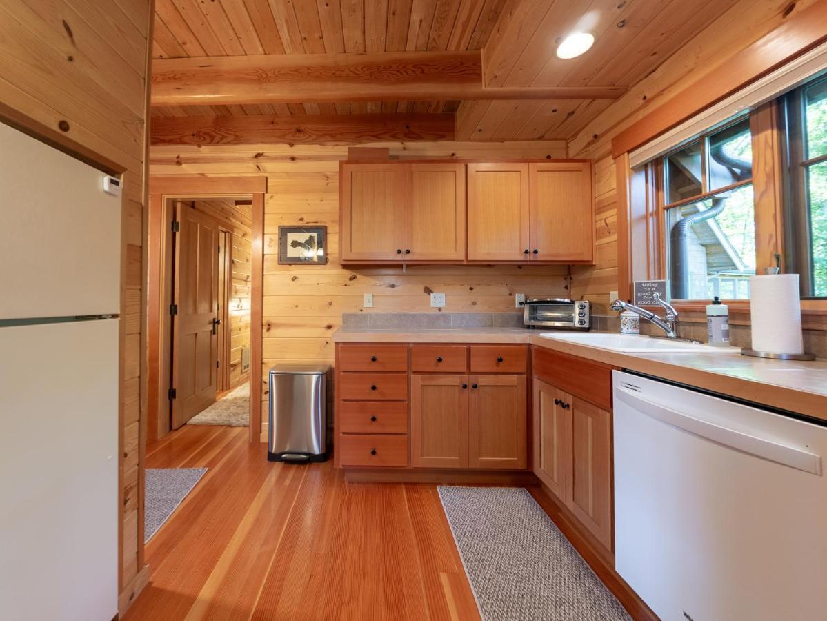 Wooded Bliss Riverfront Sanctuary On The Mckenzie