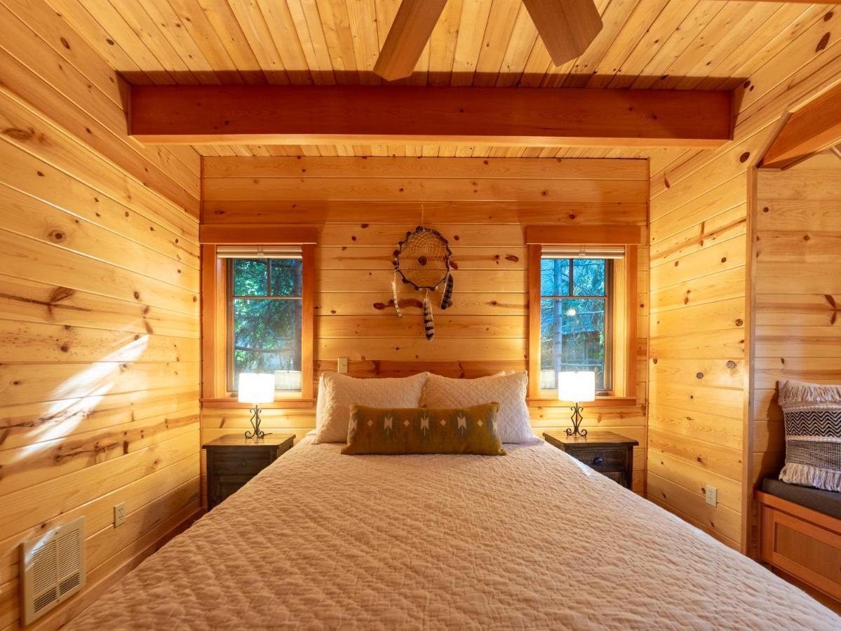Wooded Bliss Riverfront Sanctuary On The Mckenzie Hébergement de vacances McKenzie Bridge