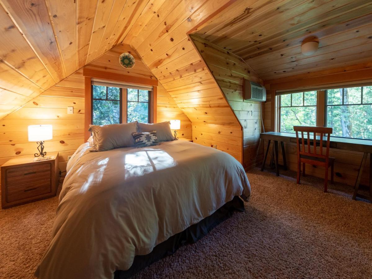 Wooded Bliss Riverfront Sanctuary On The Mckenzie * McKenzie Bridge