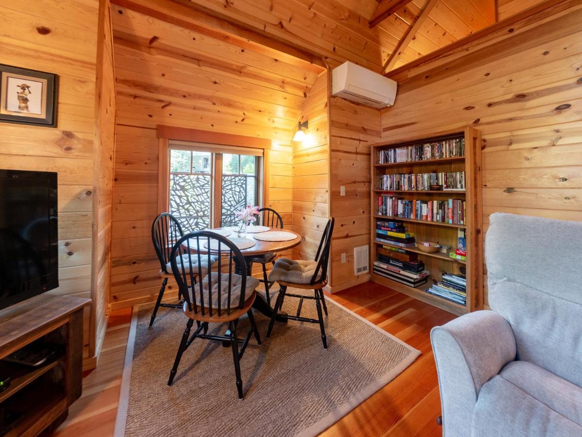 Wooded Bliss Riverfront Sanctuary On The Mckenzie Hébergement de vacances McKenzie Bridge